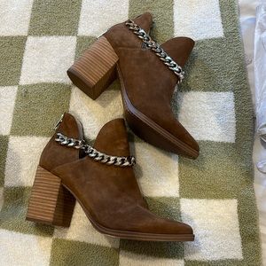 BROWN SIZE 9 STEVE MADDEN BOOTIES WITH CHAIN. Never worn
